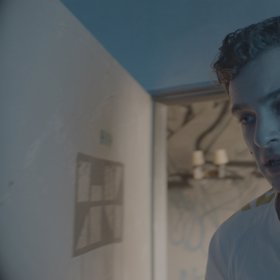 Omylem prozradil něco, co neměl.