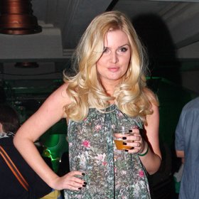 Nikol vybrala už stovky milionů. 