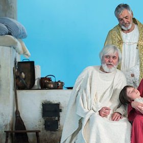 Podle režiséra Jiřího Stracha, Bůh byl jen jeden a to Jiří Bartoška.