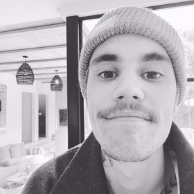 Justin má kritiku na salámu.