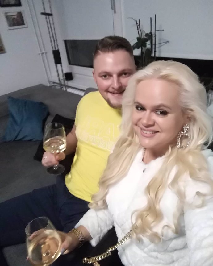 Monika Štiková je s partnerem Petrem velmi šťastná. Generační věkový rozdíl nedělá v jejich vztahu žádné potíže.