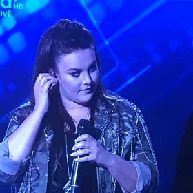 Ewa Farna má asi osm brad.