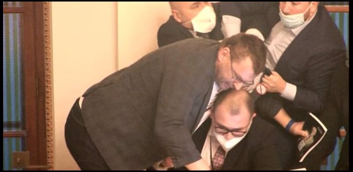 Bizarní výlevy přitom v poslanecké sněmovně nejsou ničím novým. 