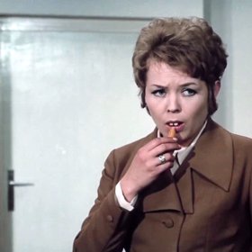 Do Jany Drbohlavové se bezhlavě zamiloval. 