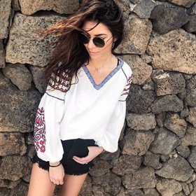 Nebojí se různorodých stylů.