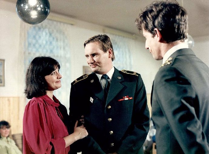 Dana Bartůňková a Jiří Štěpnička v seriálu Chjlapci a chlapi (1988).