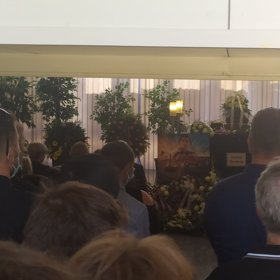 Obřadní síň praskala ve švech.