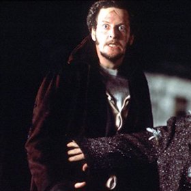 Mokří banditi v komedii Sám doma.