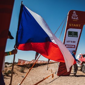 Nakonec ale projeli cílovou rovinkou.