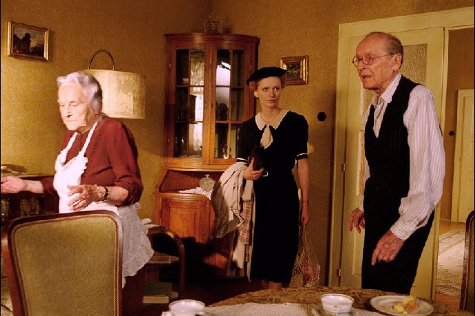 Miminko, které ve filmu pomohla odrodit Aňa Geislerová, bylo namazané kečupem a vaječným bílkem, aby skutečně vypadalo jako čerstvě narozené.