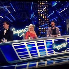 Monice všichni pogratulovali.