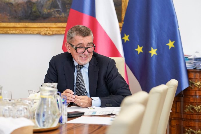 Za příspěvek byl v poslední době často kritizován.