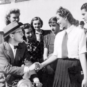 Ve filmu Škola, základ života si František Filipovský zahrál žalobníčka Ludvíka Krhounka.