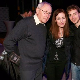 Jaroslav Satoranský s herci Filipem Tomsou a Soňou Norisovou. 