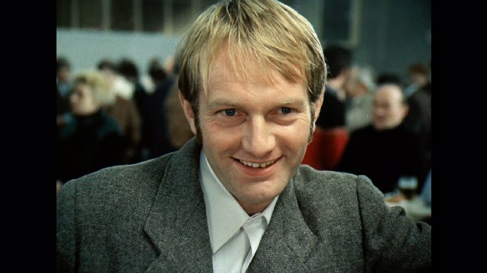 Luděk Sobota ve filmu Jáchyme, hoď ho do stroje! (1974).