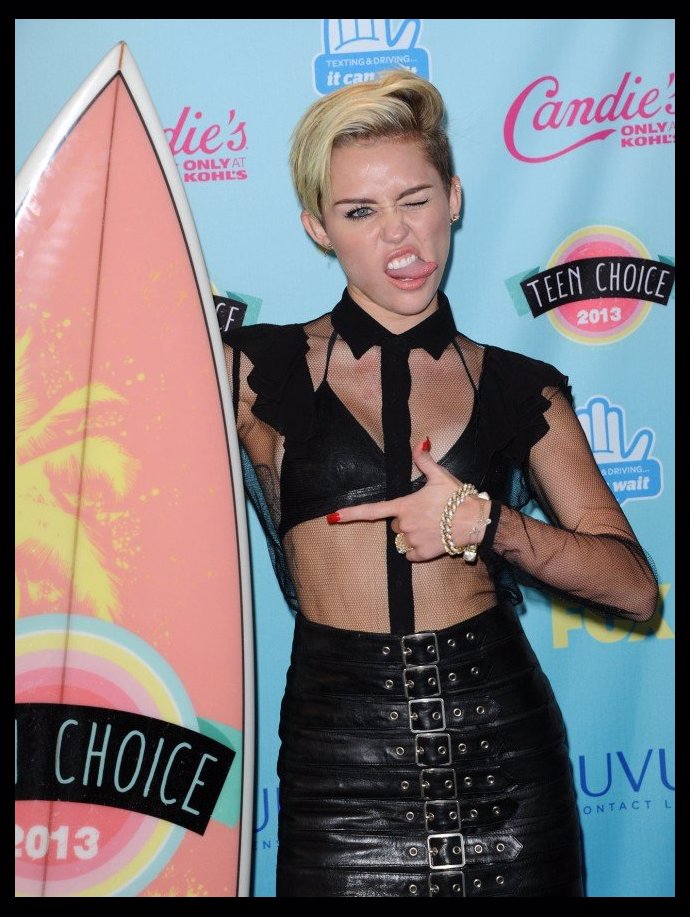 Rebelka Miley Cyrus.