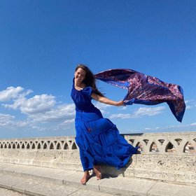 Lilia Khousnoutdinova vyrazila se svými blízkými ženami.