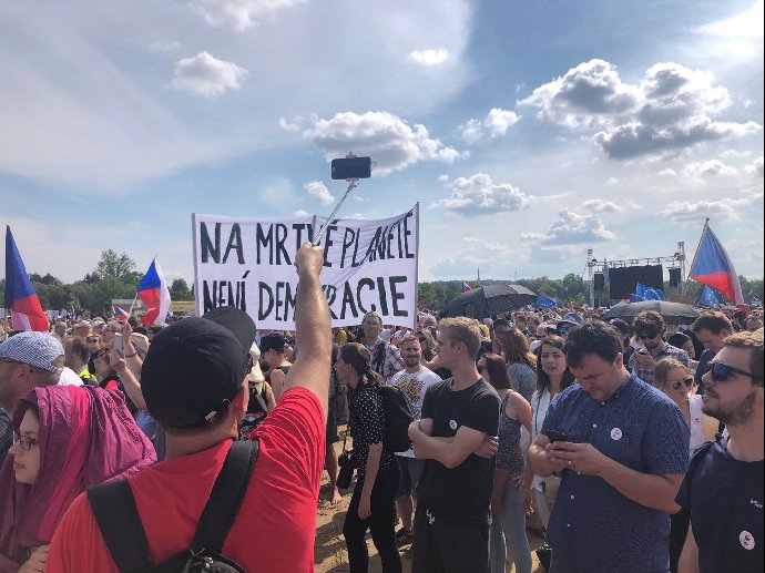 Demonstrace se neobešla bez kolapsů.