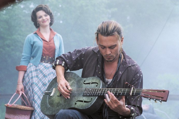Juliette Binoche a Johnny Depp ve filmu Čokoláda.