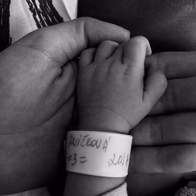 Holčička se jmenuje Zoja.