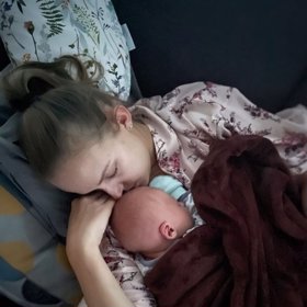 Syna postuje na sociální sítě minimálně.