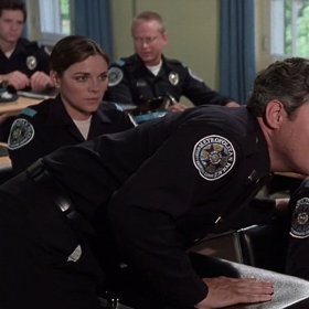 Marion Ramsey v Policejní akademii hrála policistku Hooksovou.