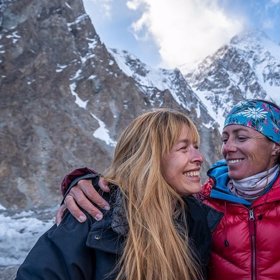 Režisérka se spolu s kameramanem snažila zachytit atmosféru a dění expedice až do základního tábora.