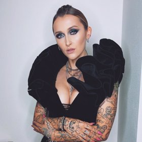 Česká rapperka Sharlota svým fanouškům opět vyrazila dech.