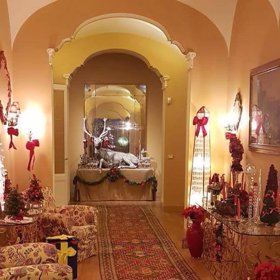 Její dům je jako z předminulého století.