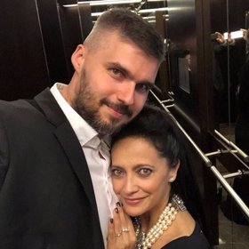 Rozešli se, ale jejich láska je znovu spojila.