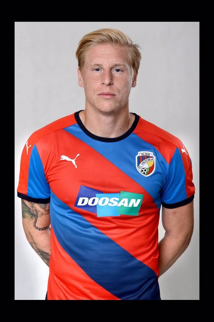 Těch se bohužel už nedožil, jelikož si před devíti lety během svého angažmá v Turecku dobrovolně vzal život.