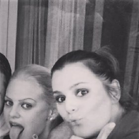 Holky se dobře baví i bez mámy.