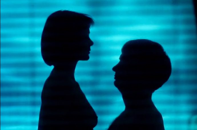 Klára Pollertová-Trojanová s Ivanem Trojanem ve filmu Jedna ruka netleská.