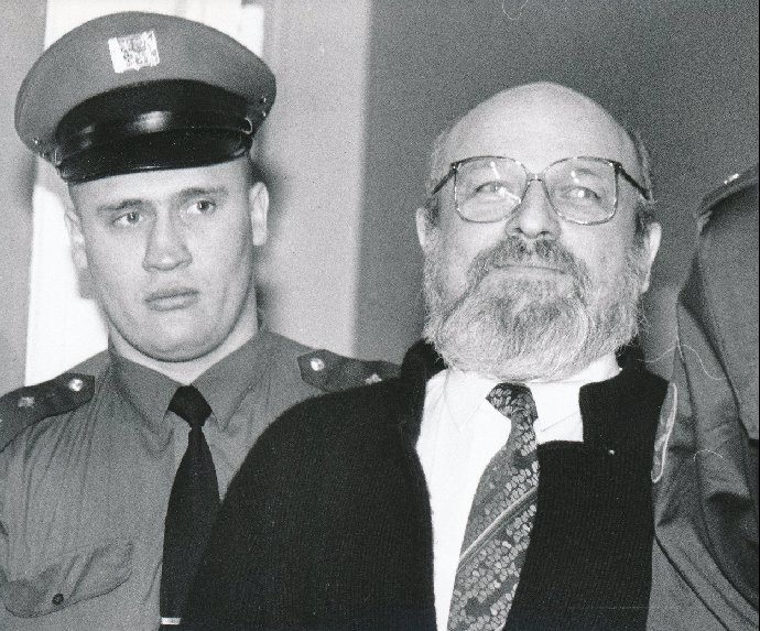 Roubal řádil v devadesátých letech a dostal za své činy doživotí.