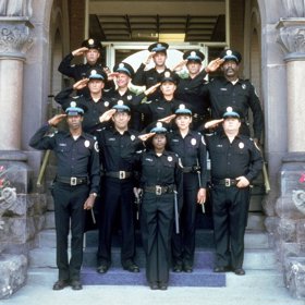 Marion Ramsey si s kolegou Stevem Guttenbergem (Mahoney) zahrála i v dalším snímku.