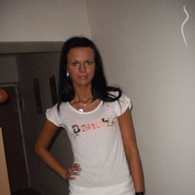 Hodně to dělá to čisté tělo bez tetování, ale ta jí dnes moc sluší!