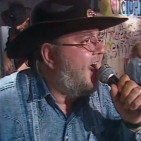 Michal Tučný byl původně hostem kapely Rangers, se kterou vyhrál první ročník Porty. Po dvou letech se dostal ke skupině Greenhorns, později přešel k Fešákům a následně založil svou vlastní kapelu Tučňáci.