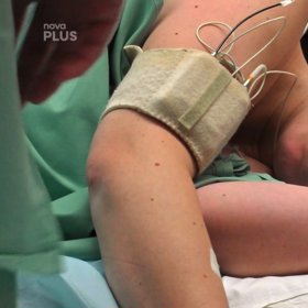 Čekali dlouho, ale vyplatilo se. Mají zdravého rozkošného chlapečka. Helena rodila císařským řezem.