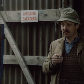 Oldřich Vlach jako rostlinář Jaromír Kunc ve filmu Vesničko má středisková.