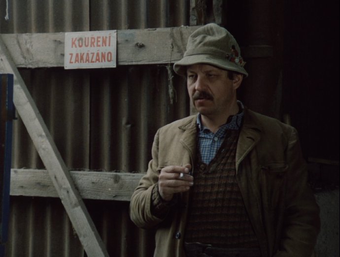 Oldřich Vlach jako rostlinář Jaromír Kunc ve filmu Vesničko má středisková.