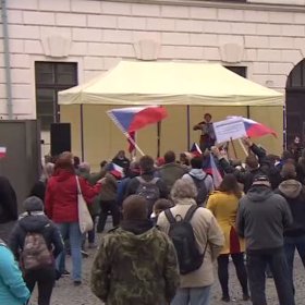 Účastníci odmítají vládní omezení