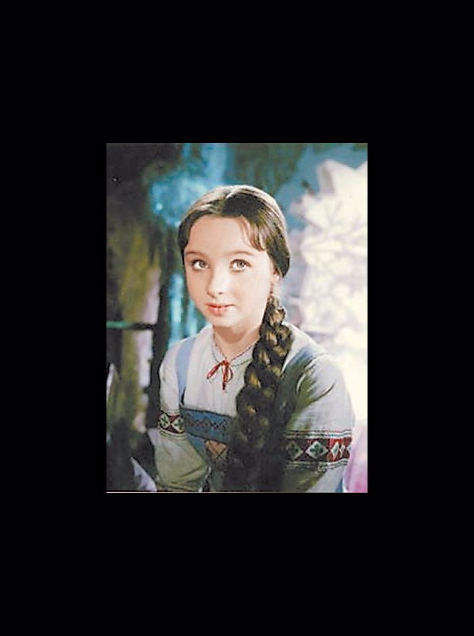 Eva Klepáčová dabovala Nastěnku z Mrazíku. 