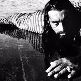 Kabir jako nezapomenutelný Sandokan.