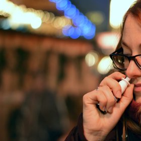 Pokud se člověku uleví, je to na dobré cestě jak nákazu projít relativně v klidu.