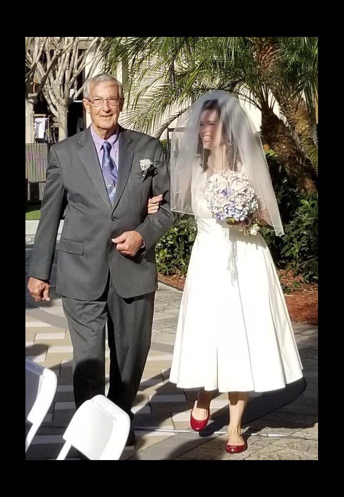 Angela Watson se svým otcem. Představitelka Karen ze seriálu Krok za krokem se vdávala v únoru 2020 na Floridě.