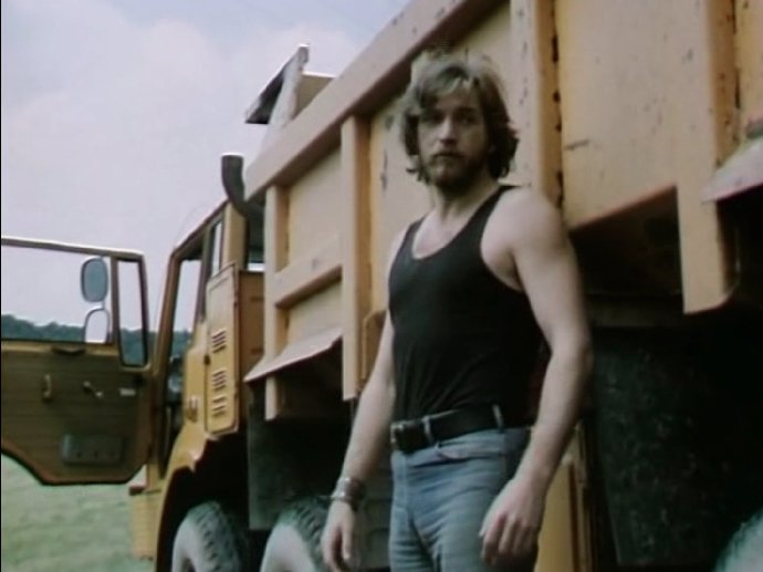 Vladimír Kratina ve filmu Prázdniny pro psa (1980).