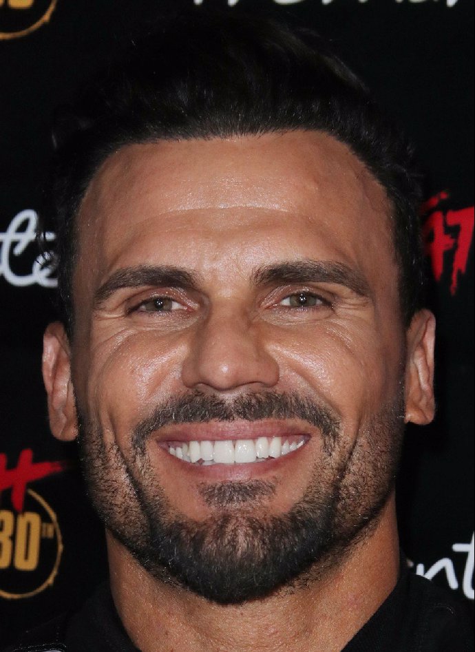 V pozdějším věku měl problémy s drogami.