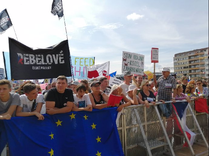 Očekává se až 350 tisíc lidí.