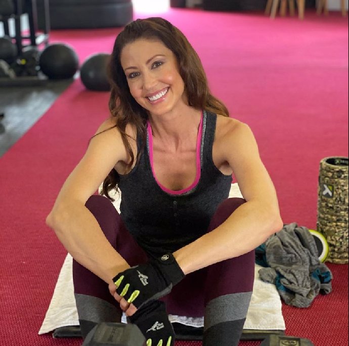 Shannon slibuje exkluzivní pohled do svého soukromí i odvážné fotky.