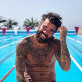 Filip má vysekanou postavu. Je vidět, že tíhne ke sportu.